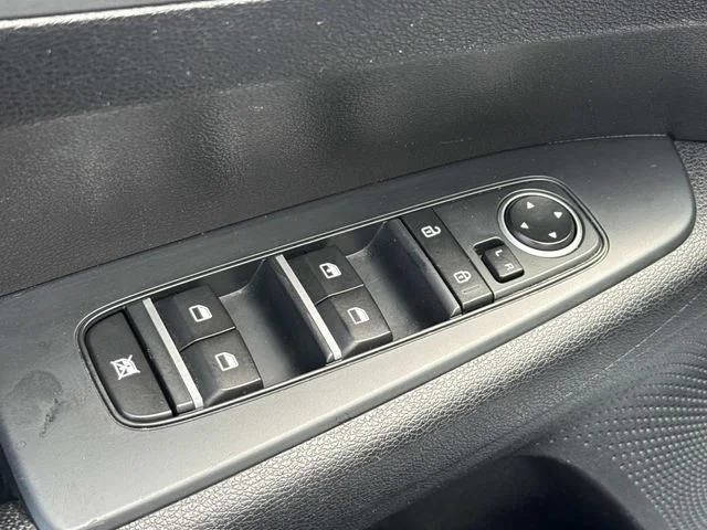 Used 2019 Silver Kia LXS image 25