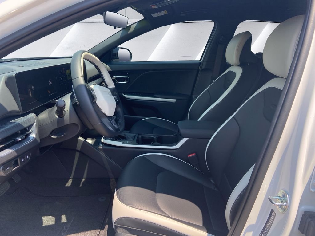 Certified Used 2026 White Kia GT-Line image 7