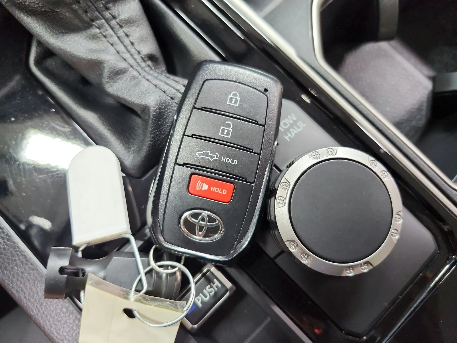 Used 2022 White Toyota SR5 image 31