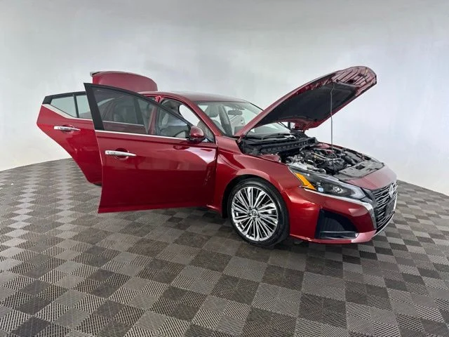 Used 2023 Red Nissan 2.5 SL image 10