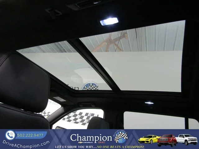Used 2022 White Frost Tricoat GMC Denali image 20