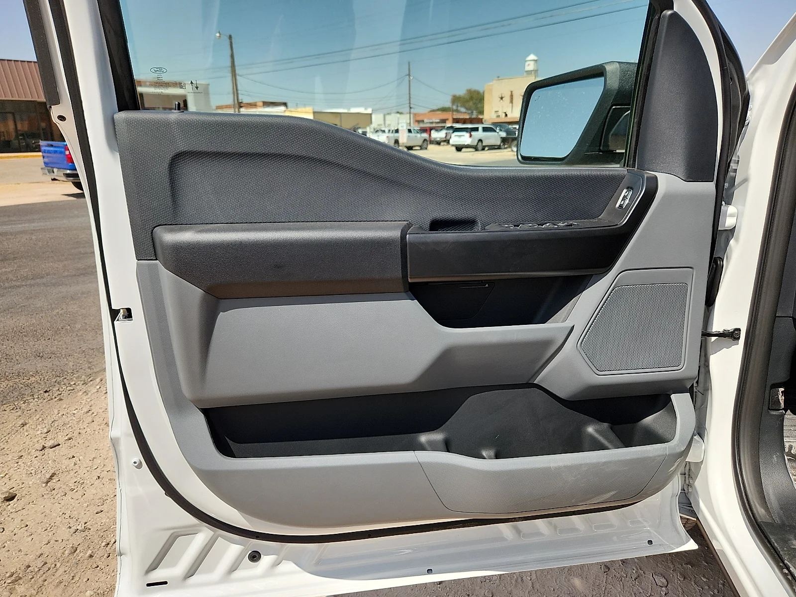 New 2026 Oxford White Ford XL image 13