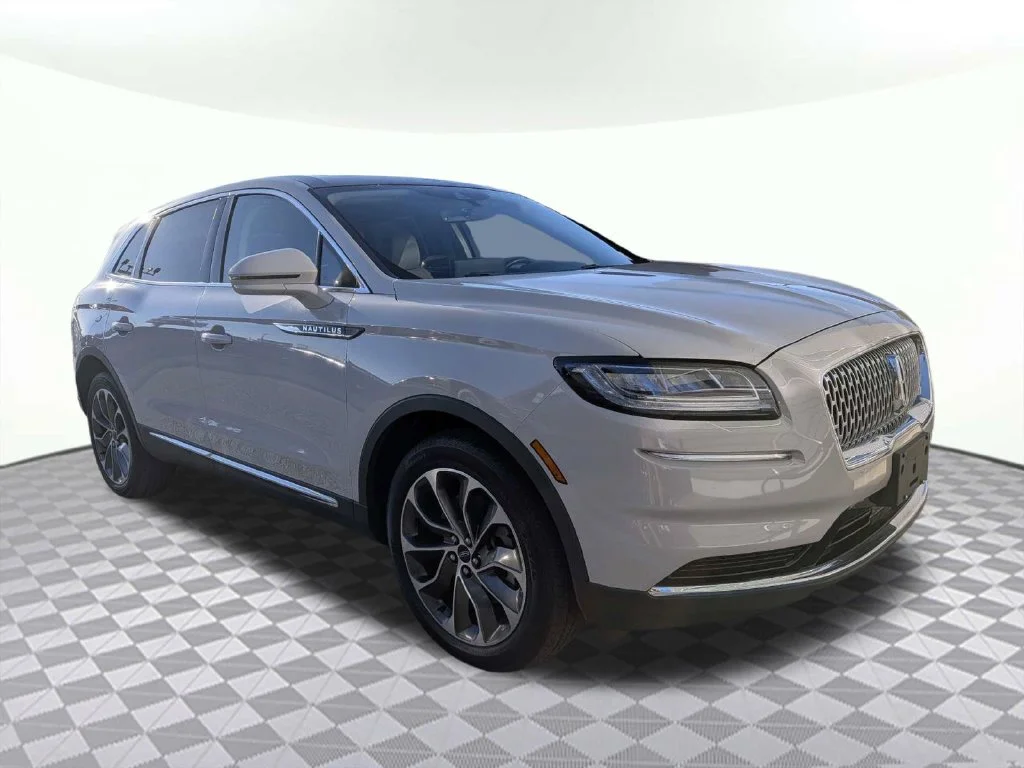 Used 2022 Pearl Metallic Lincoln Reserve image 1