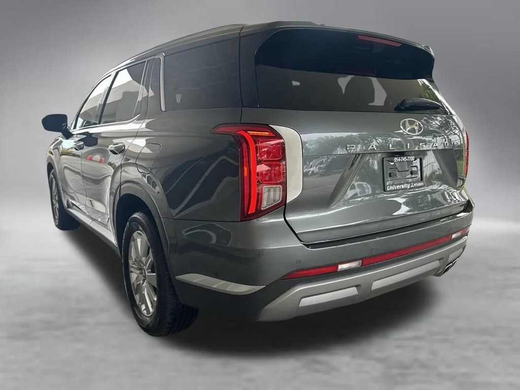 Used 2025 Gray Hyundai SEL image 4