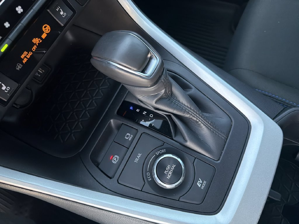 2024 Toyota RAV4 SE - Photo 24