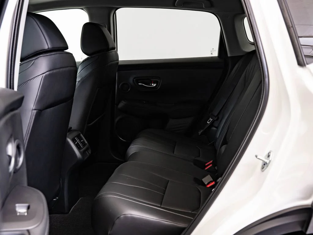 Used 2025 Platinum White Pearl Acura  image 42