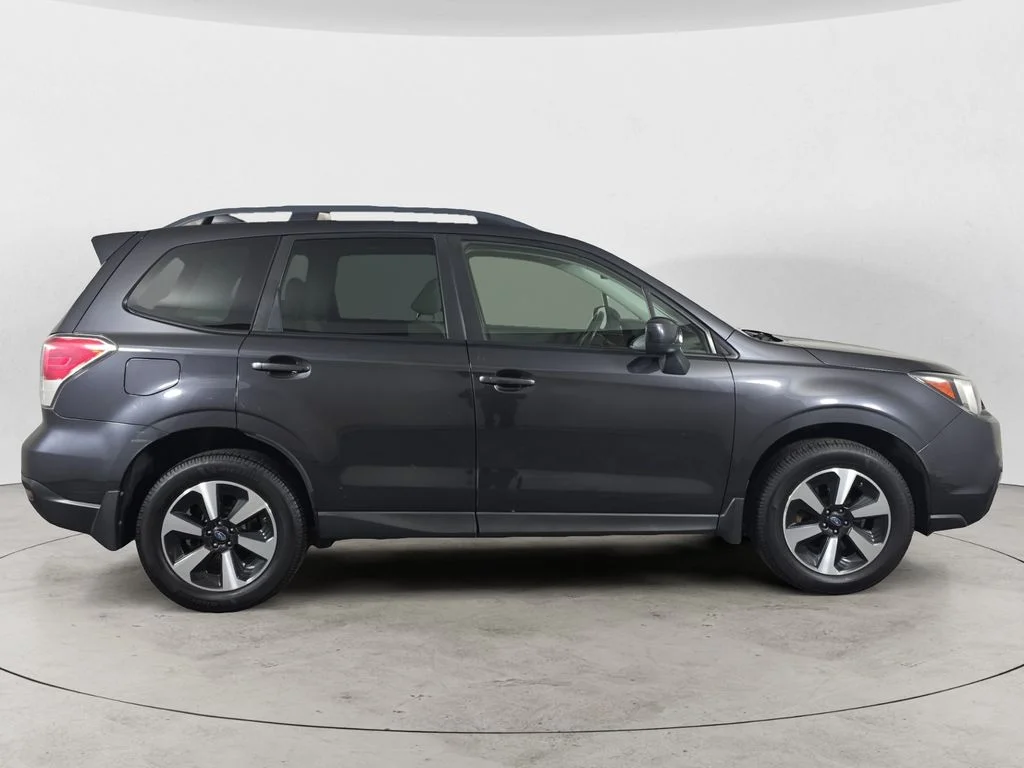Used 2018 Dark Gray Metallic Subaru 2.5i Premium image 6