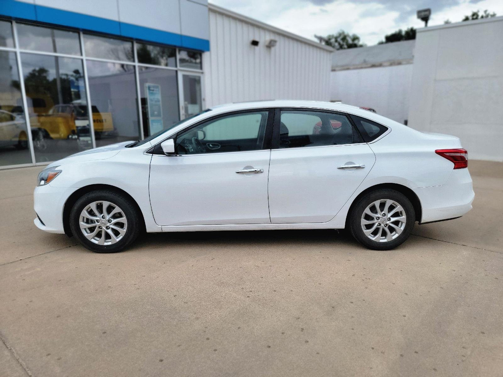 Used 2017 Aspen White Nissan SV image 4