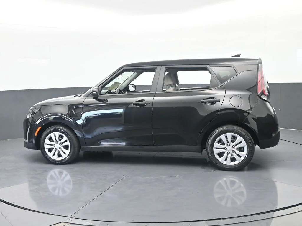 Used 2023 Fusion Black Kia LX image 2