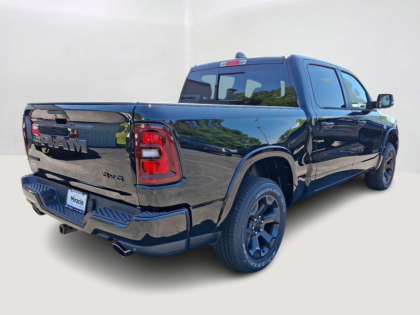New 2026 Diamond Black Crystal Pearl-Coat Exterior Paint RAM Big Horn image 3