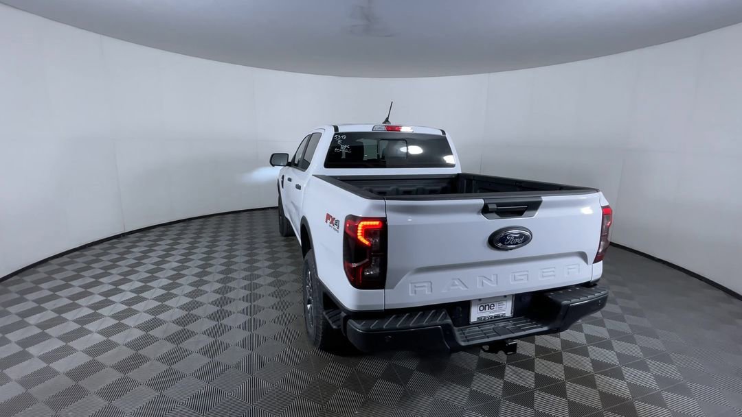 New 2026 Oxford White Ford XLT image 7