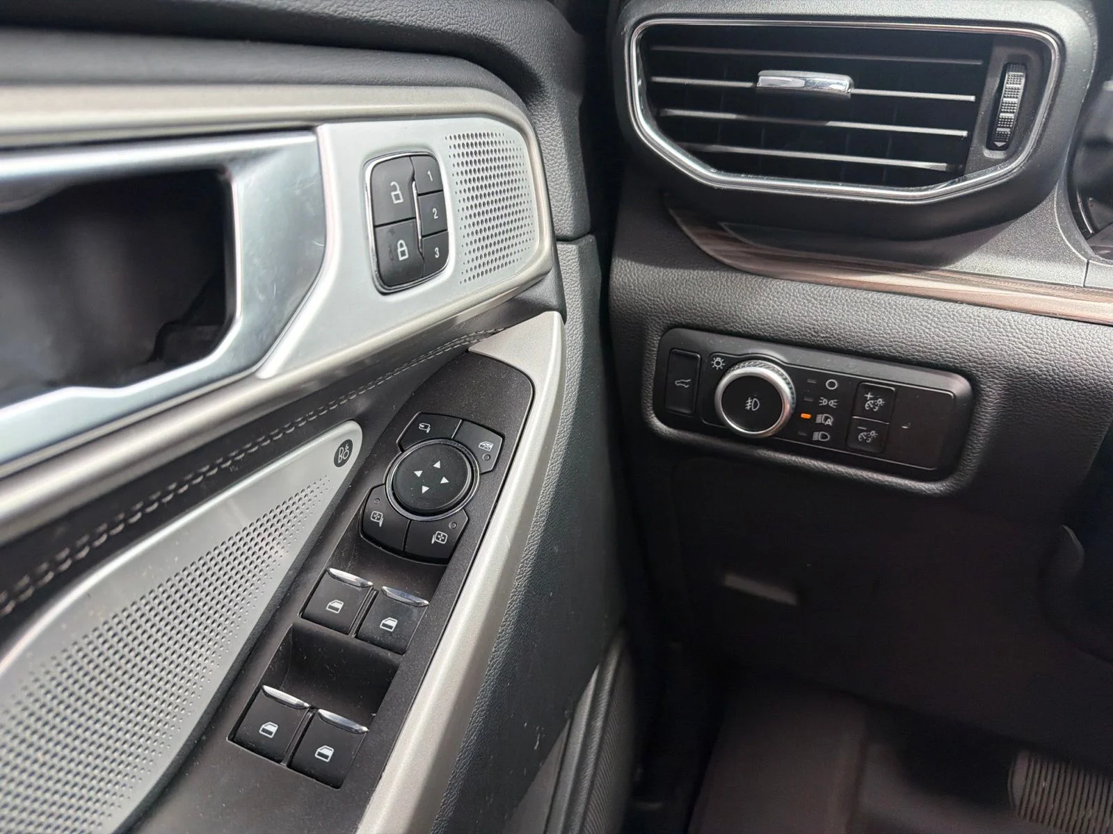 Used 2023 Red Ford Limited image 25