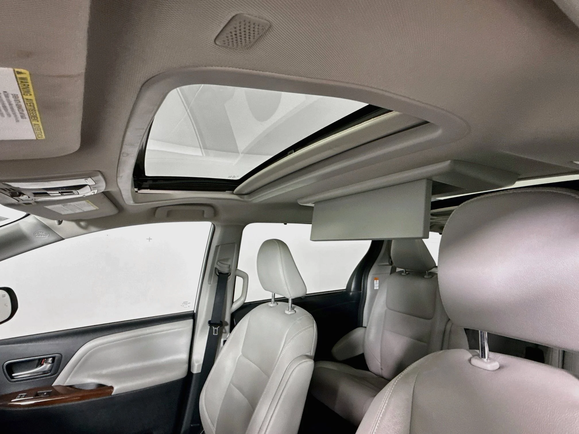 Used 2020 Blizzard Pearl Toyota Limited Premium image 14