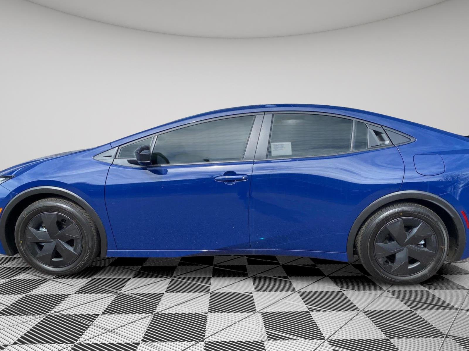 2026 Toyota Prius Plug-in Hybrid SE - Photo 8