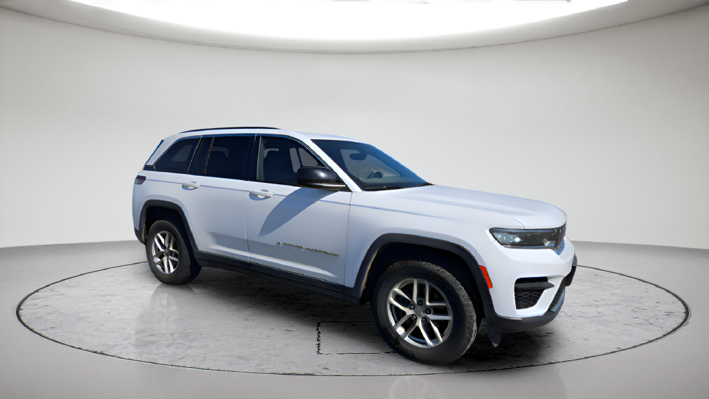 Used 2024 White Jeep Laredo X image 3