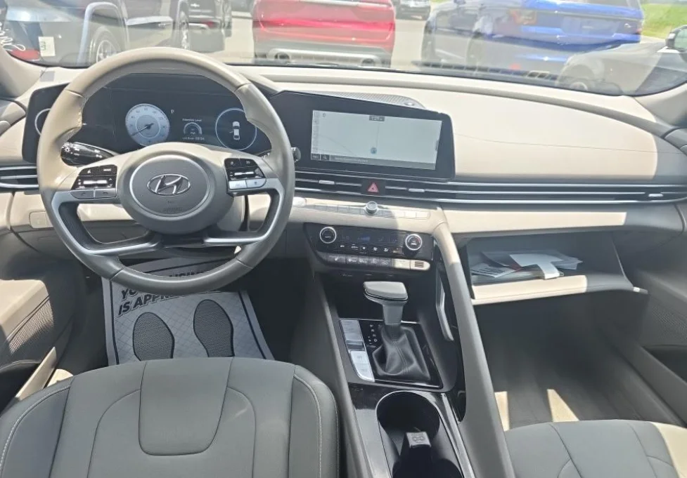 Used 2023 Black Hyundai SEL image 13