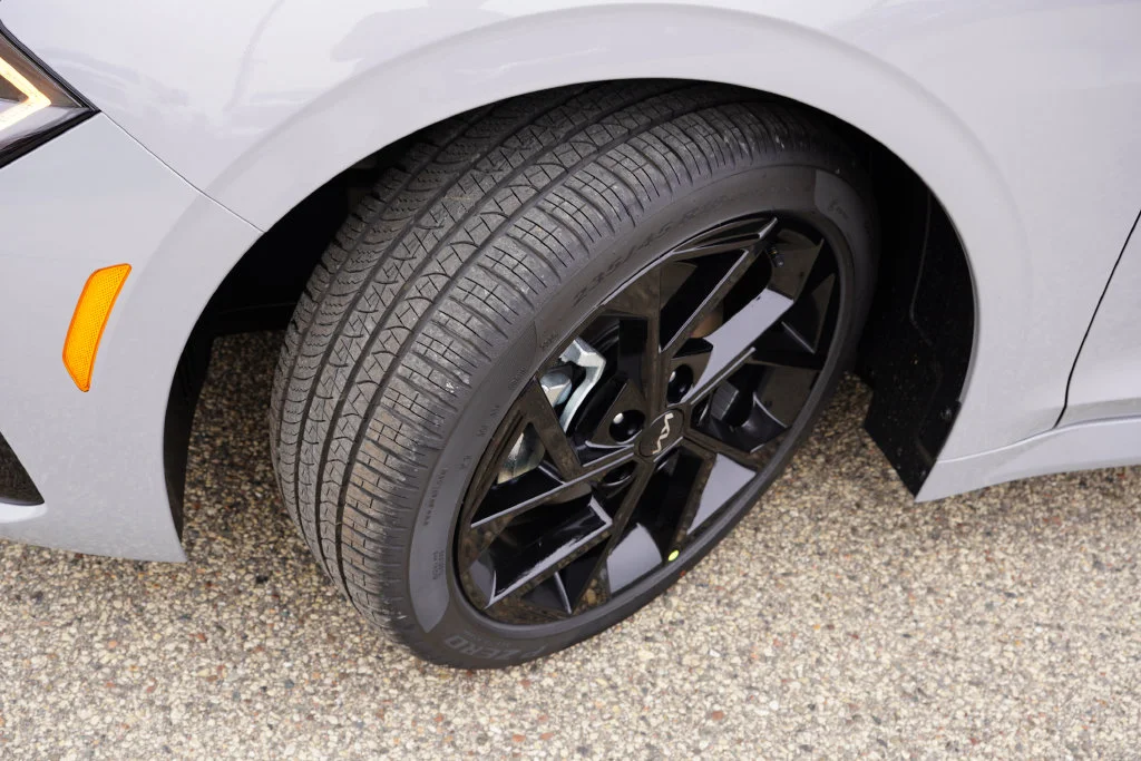 New 2027 Wolf Gray Kia GT-Line image 9