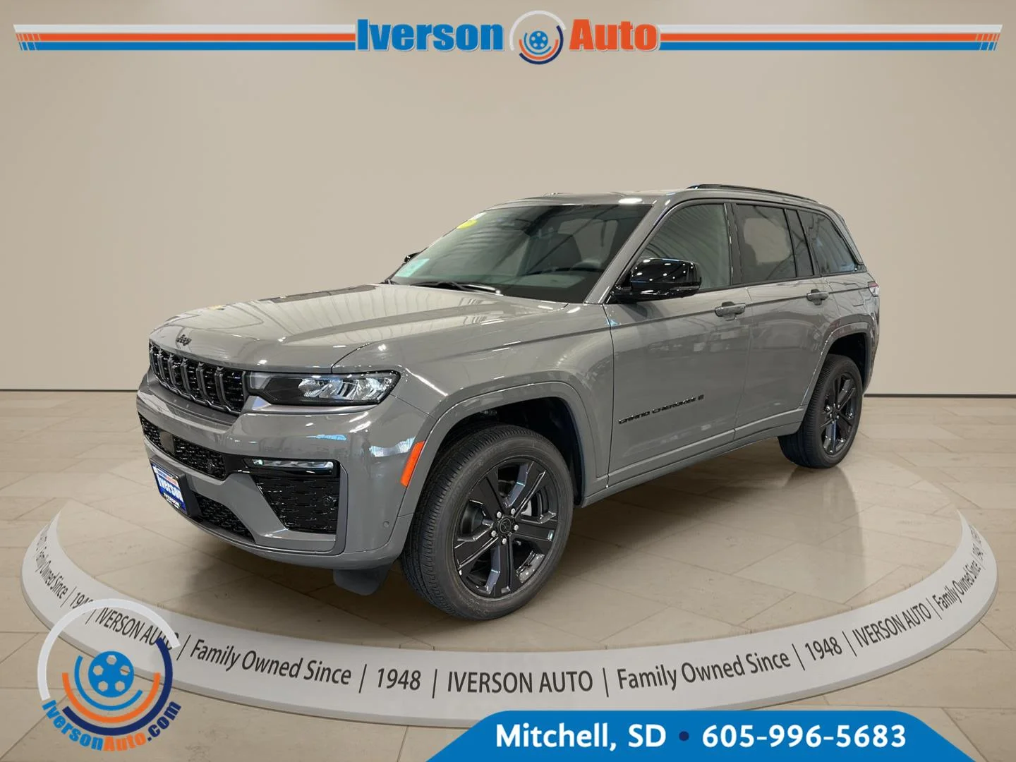 New 2027 Sting-Gray Clear-Coat Paint Jeep Limited Reserve image 3