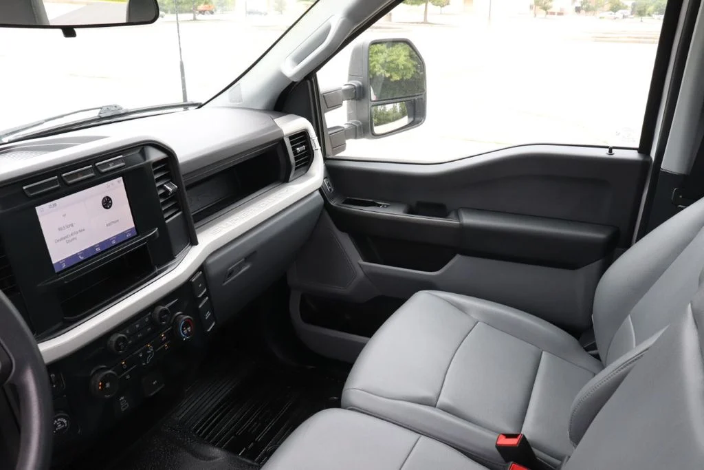 Used 2023 Oxford White Ford XL image 13