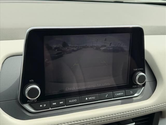 Used 2023 White Nissan SV image 25