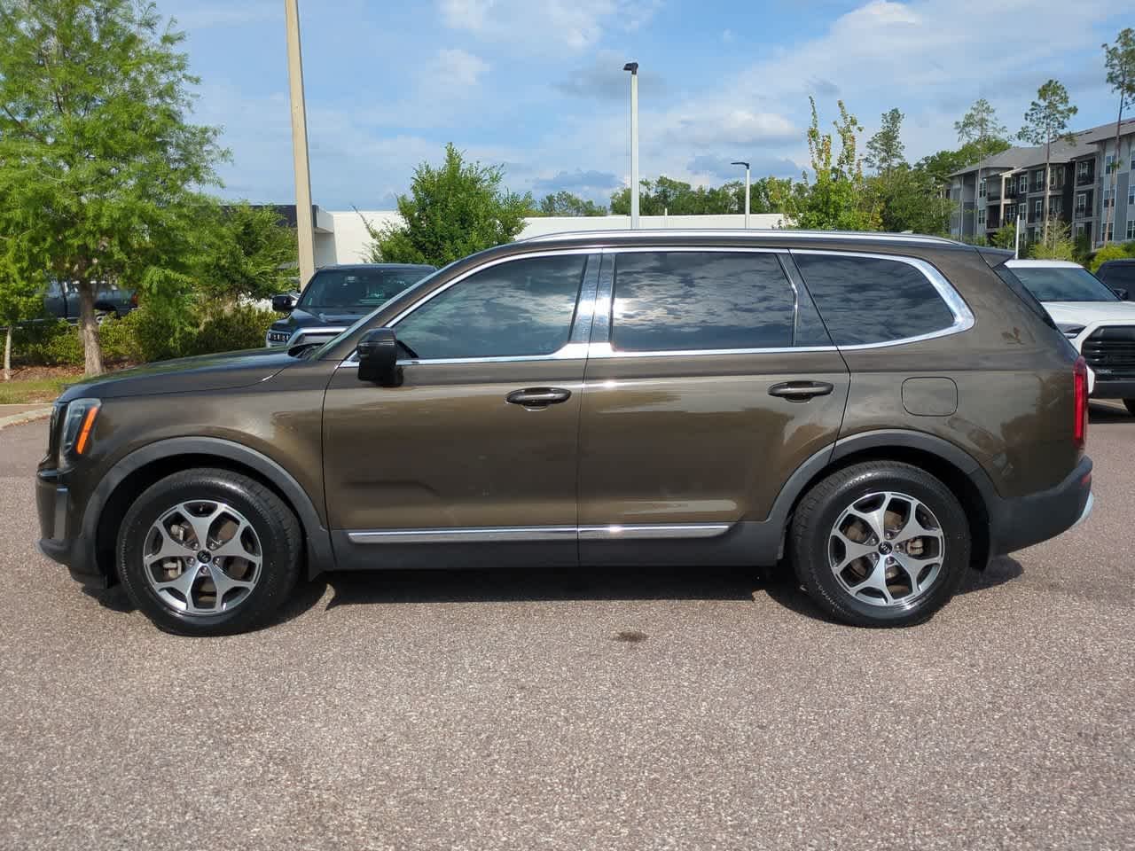 Used 2020 Dark Moss Kia EX image 3