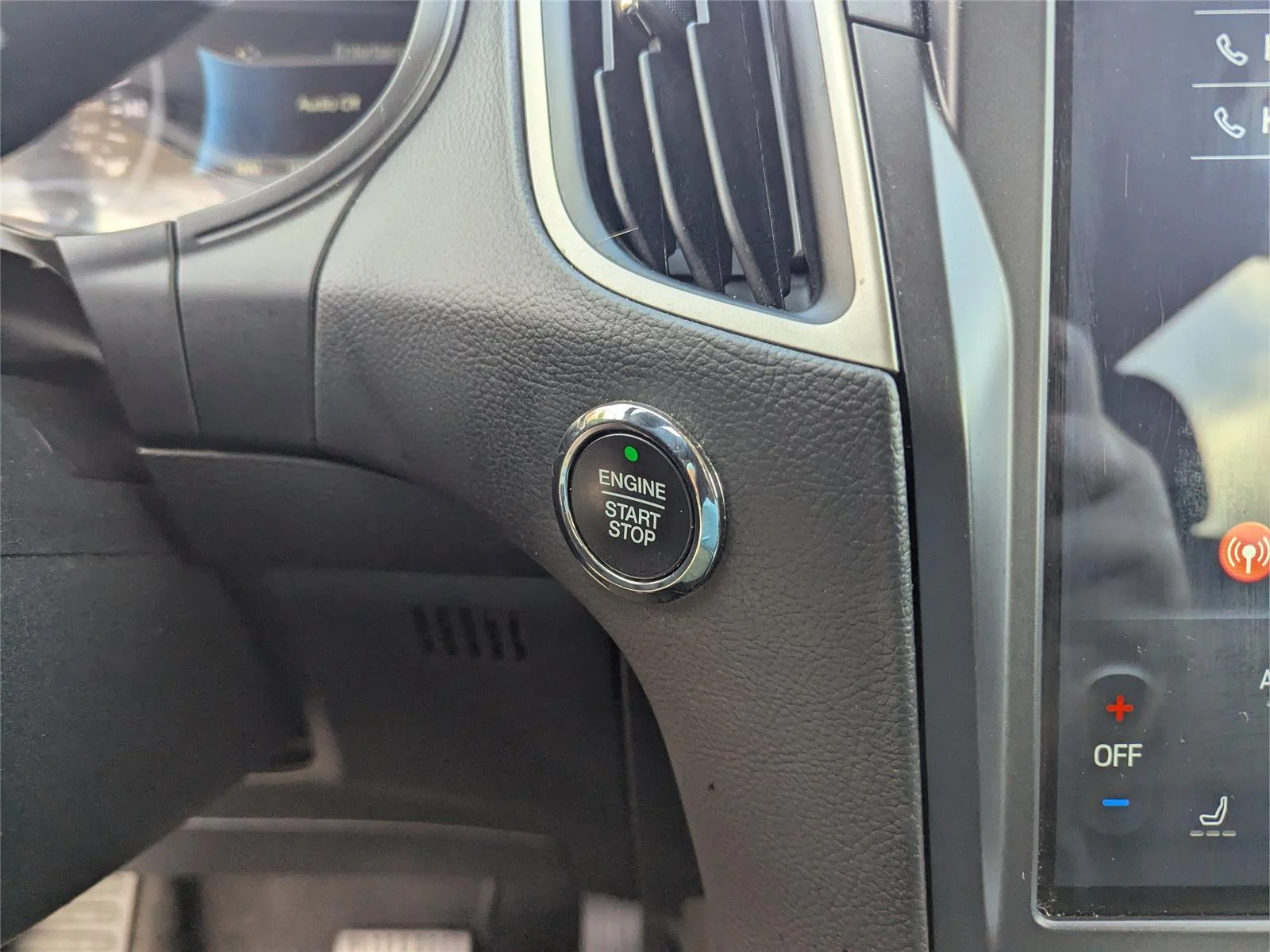 Used 2022 Agate Black Ford SEL image 20