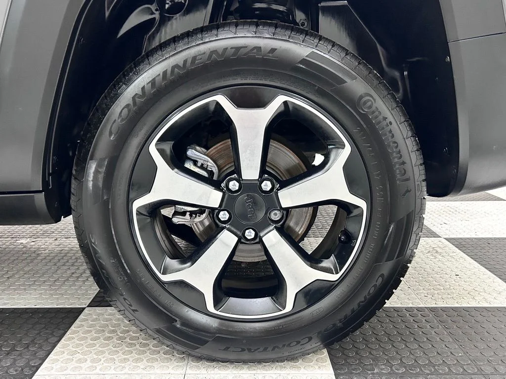 Used 2022 Gray Jeep Trailhawk image 8