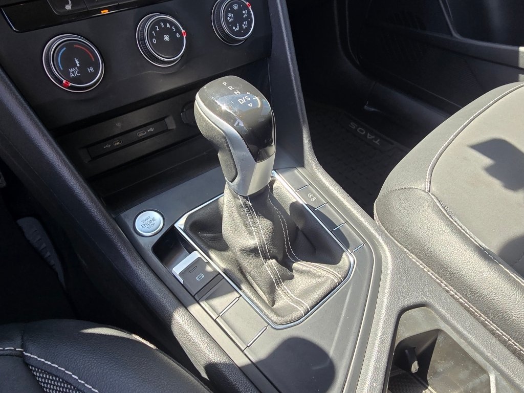 Used 2022 Platinum Gray Metallic Volkswagen SE image 20