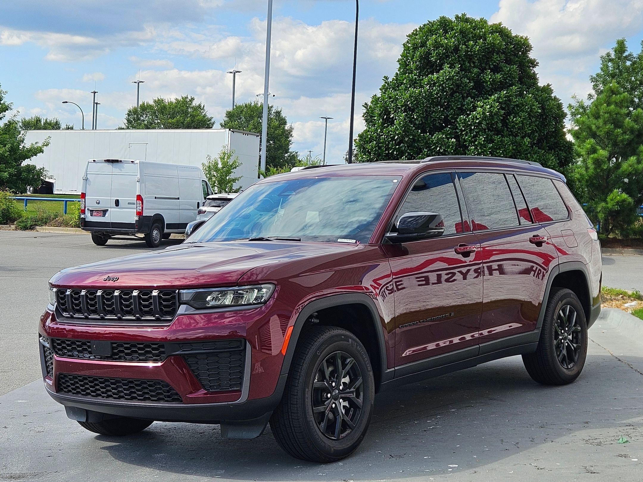 New 2026 Velvet Red Pearl-Coat Exterior Paint Jeep Laredo Altitude image 3