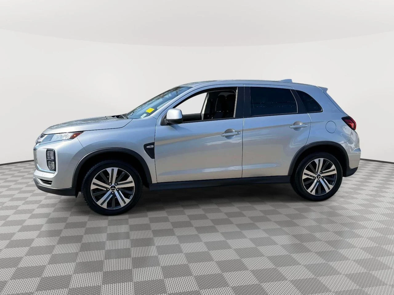 Used 2022 Silver Mitsubishi 2.0 ES AWC image 5