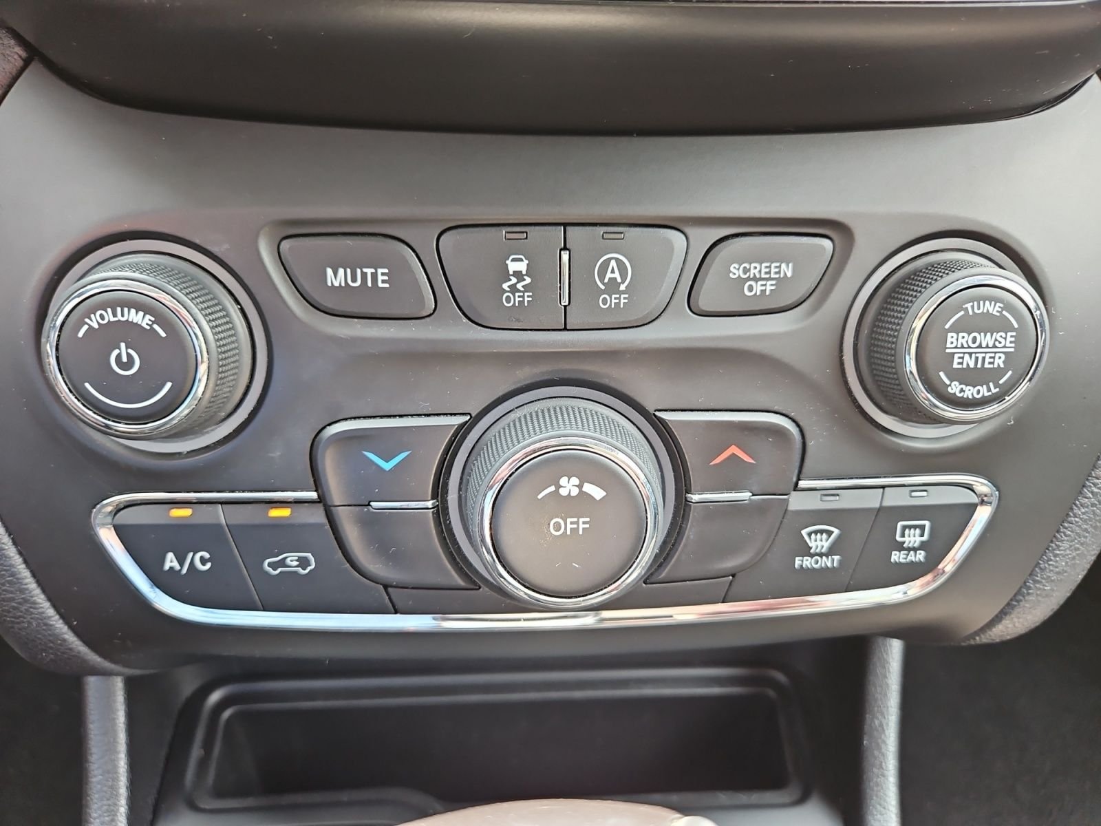 Used 2021 Beige Jeep Latitude Plus image 28