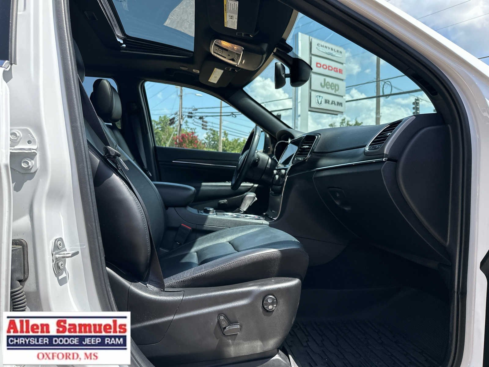 Used 2022 Bright White Clearcoat Jeep Limited image 43