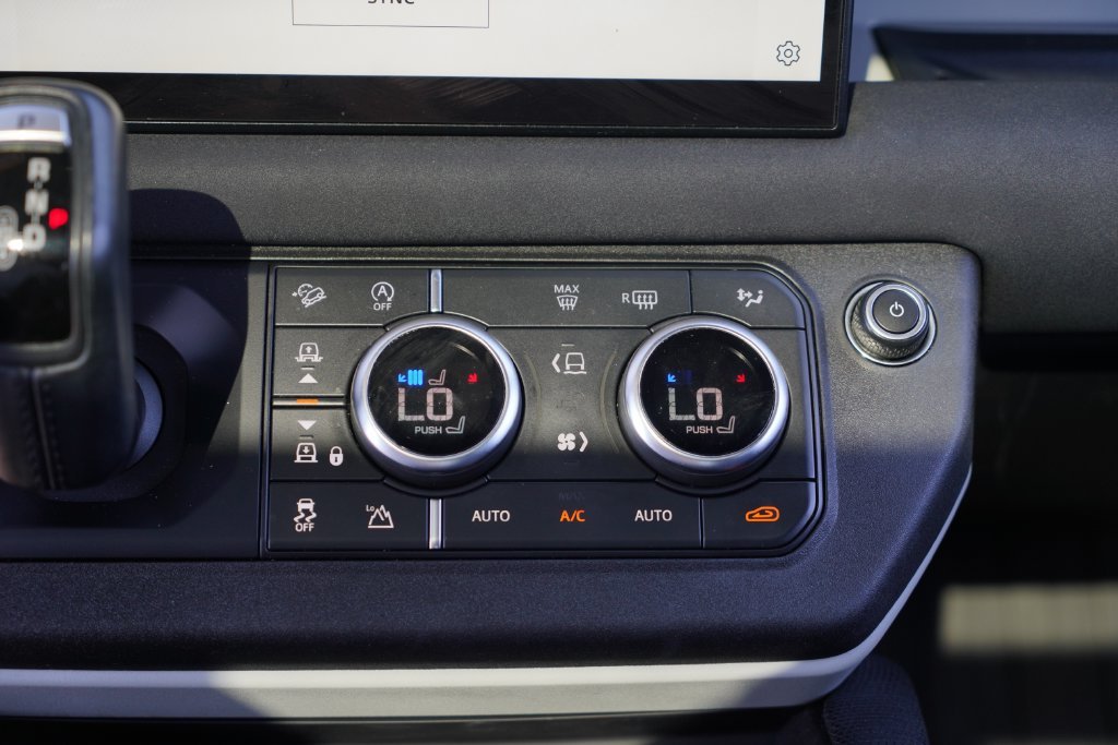 Used 2022 Carpathian Gray Premium Metallic Land Rover X-Dynamic SE image 19