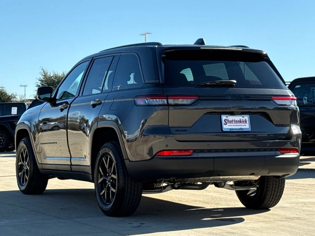 New 2026 Baltic Gray Metallic Clear-Coat Exterior Paint Jeep Altitude image 6