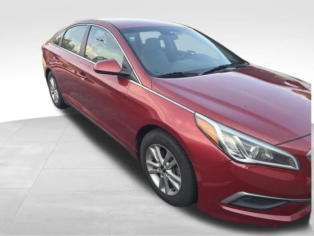 Used 2017 Red Hyundai Base image 5