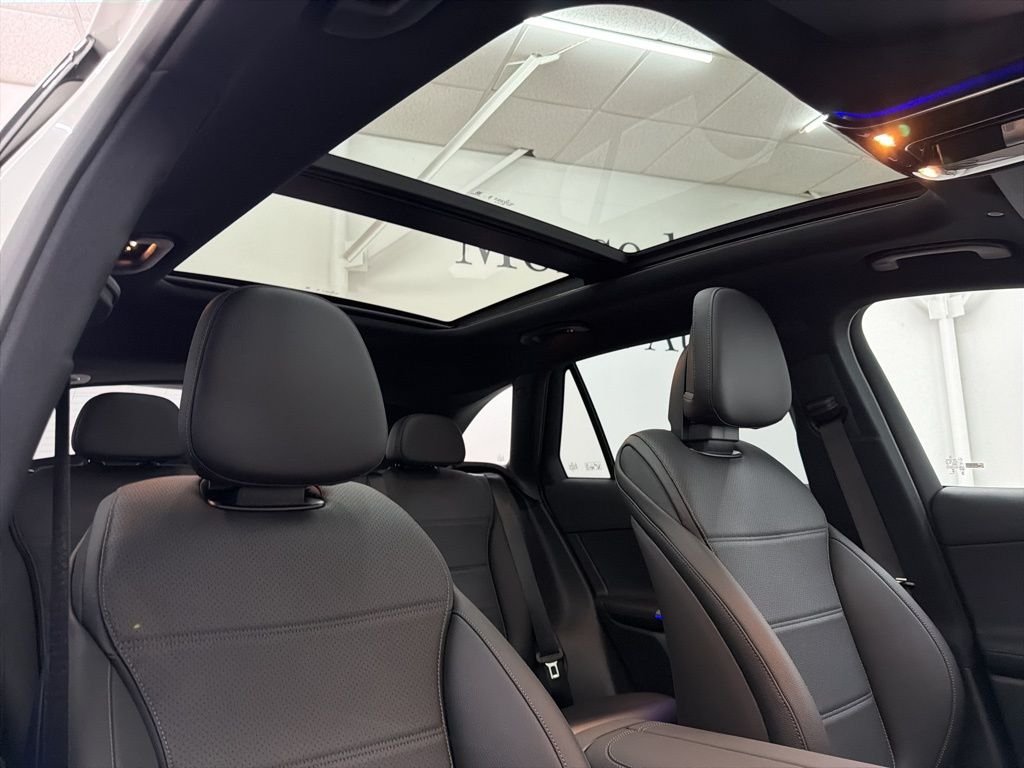 Used 2026 White Mercedes-Benz GLC 300 image 29