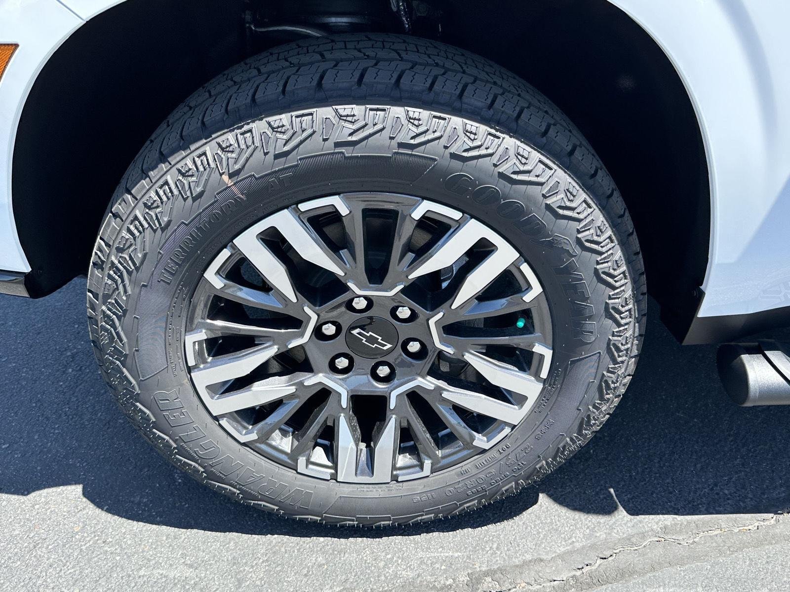 2026 Chevrolet Suburban Z71 - Photo 15
