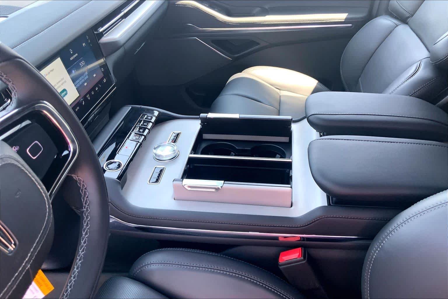 New 2027 Infinite Black Metallic Clearcoat Lincoln Reserve image 7