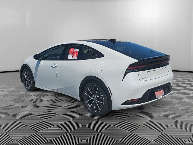 New 2027 Wind Chill Pearl Toyota XLE image 3