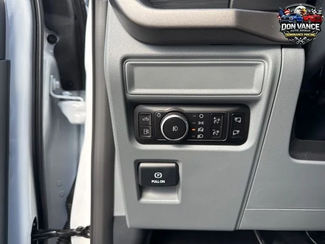 New 2025 Oxford White Ford XLT image 13