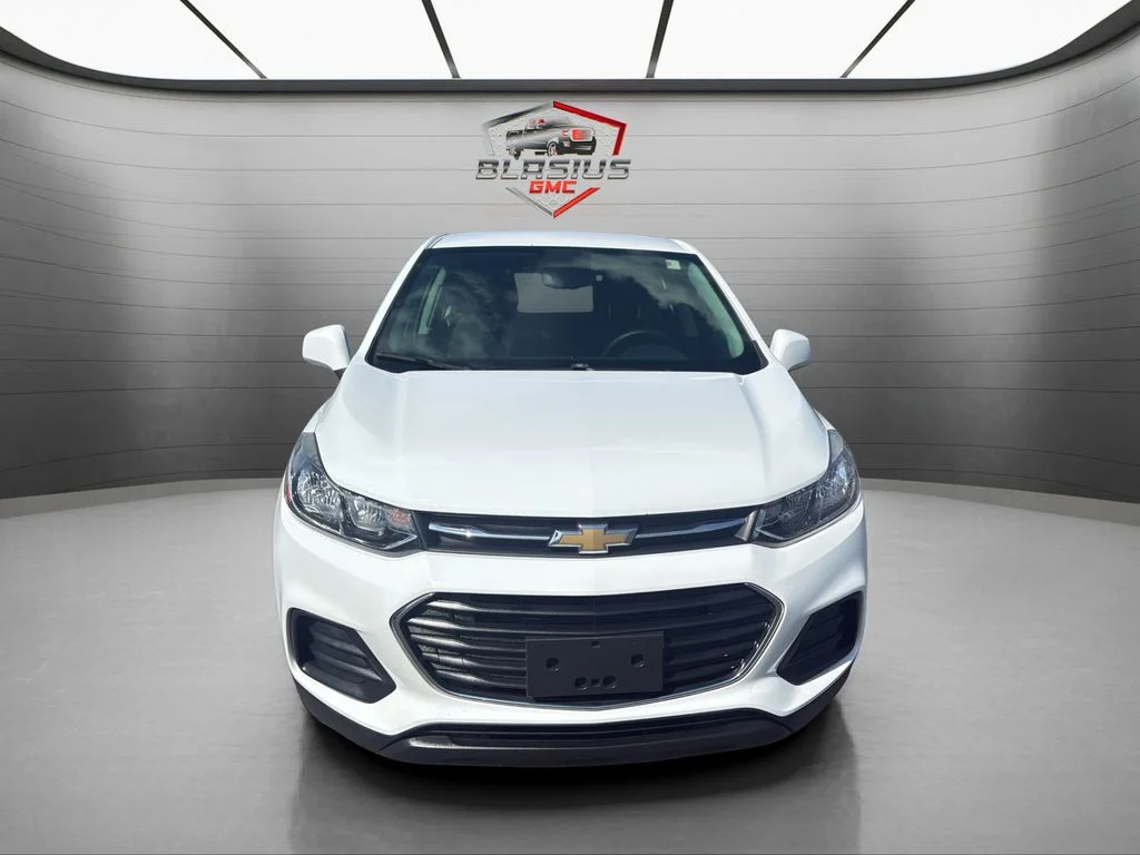 Used 2018 White Chevrolet LS image 8