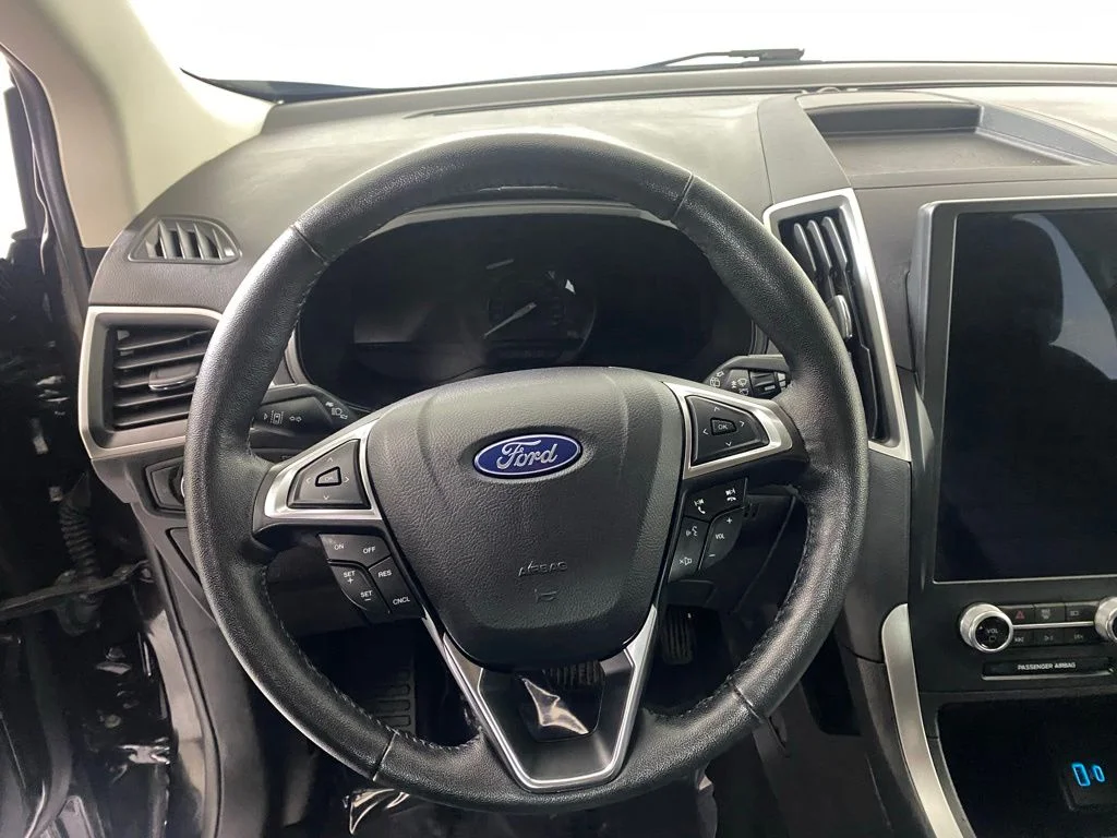 Used 2022 Black Ford SEL image 11
