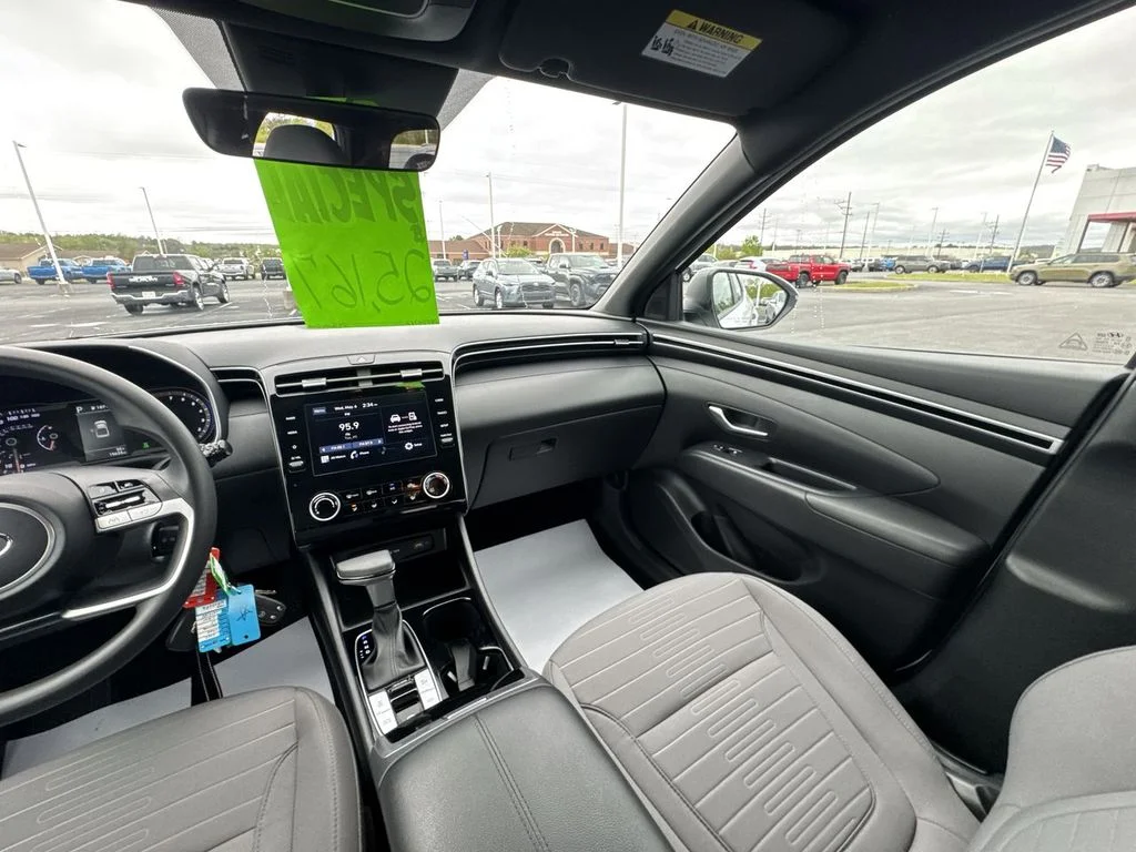 Used 2024 White Hyundai SE image 11
