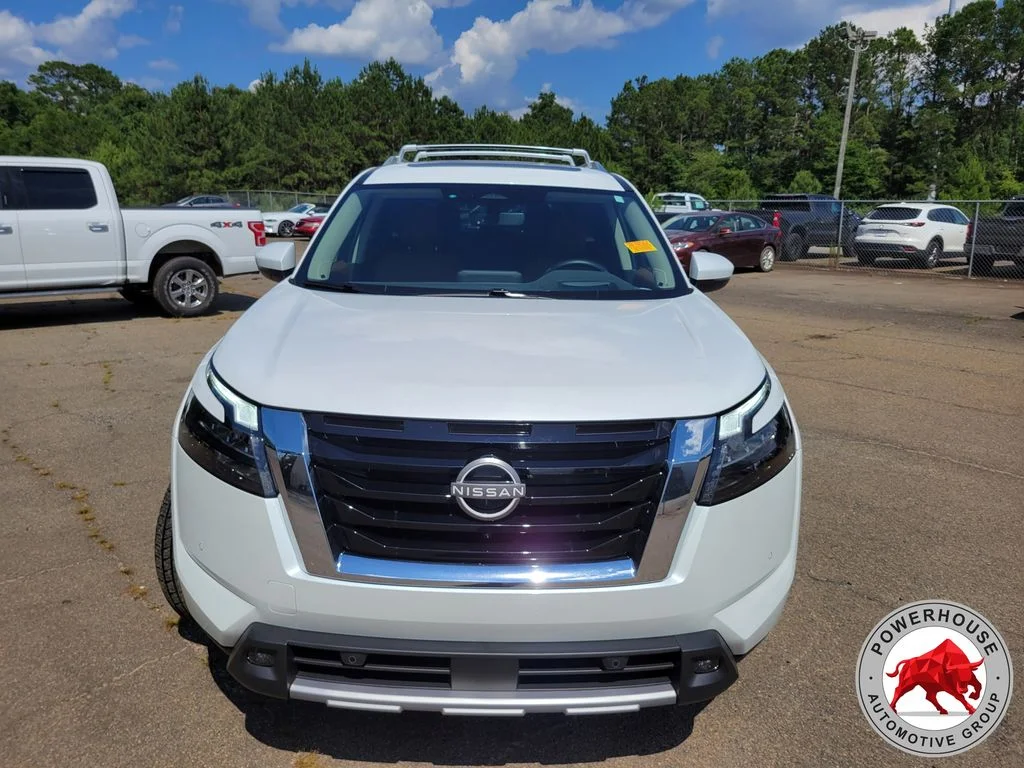 Used 2025 White Nissan Platinum image 10