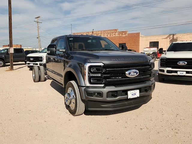 2027 Ford F-550 Chassis Platinum