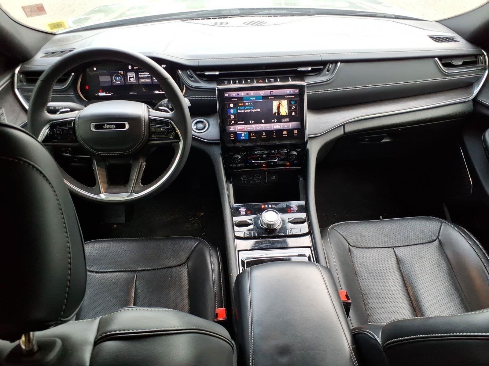 Used 2023 Diamond Black Crystal Pearlcoat Jeep Overland image 27