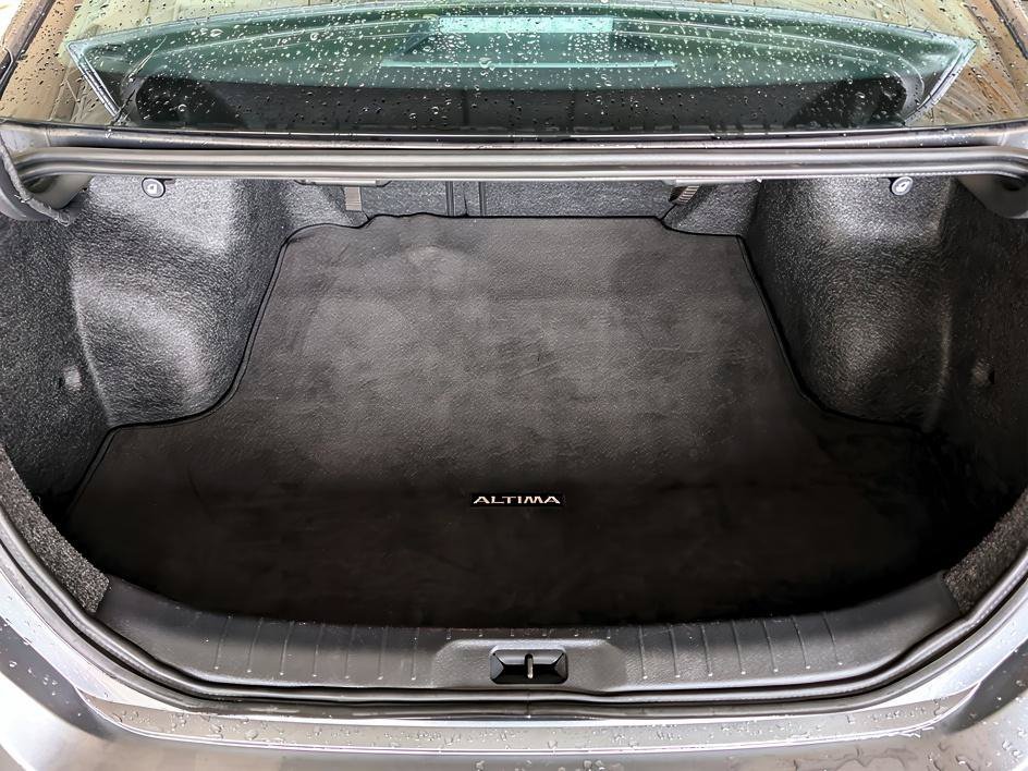 Used 2025 Gun Metallic Nissan SV image 25
