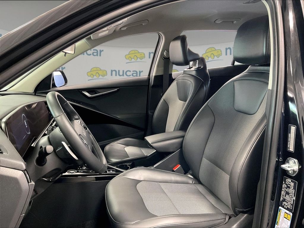 Used 2025 Black Kia Wind image 10
