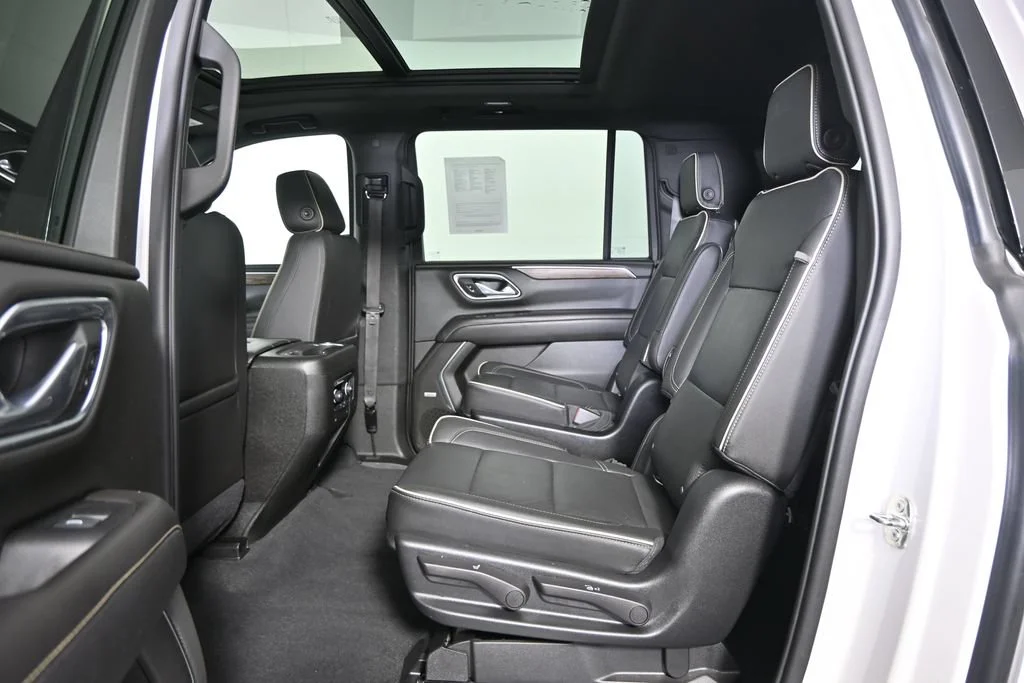 Used 2021 IRIDESCENT PEARL TRICOAT Chevrolet Premier image 19