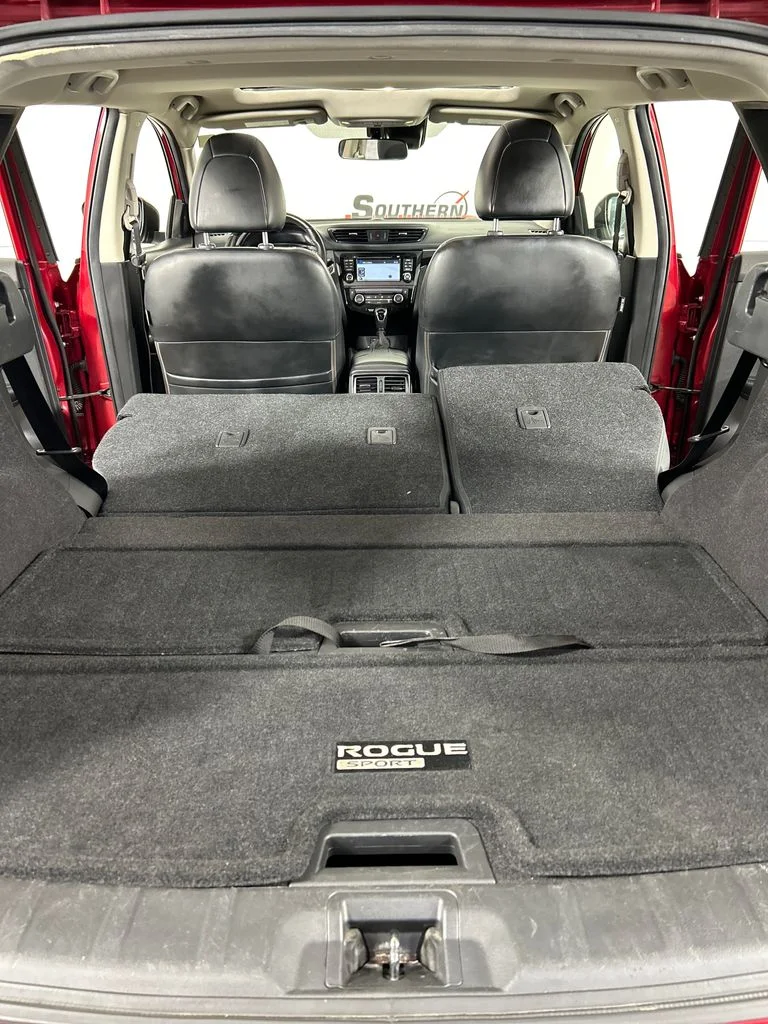 Used 2018 Red Nissan SL image 21